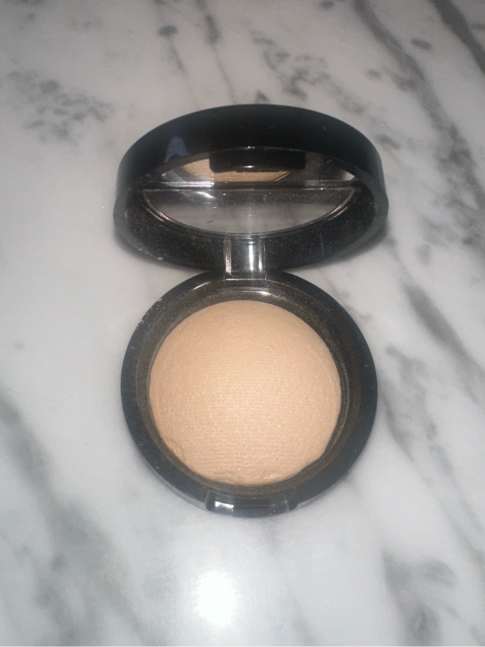 Laura Geller Baked Pressed Powder French Vanilla Shade